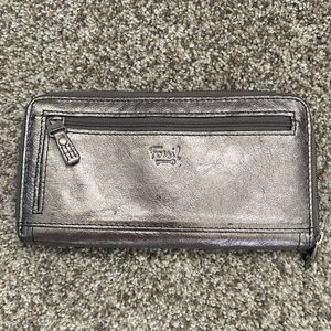 Fossil Clutch